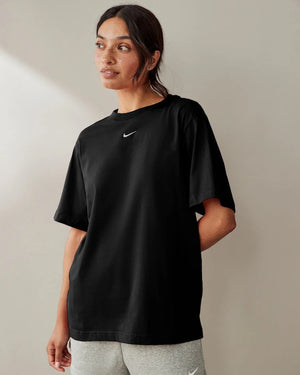 NIKE Black Sportswear Essential T-Shirt