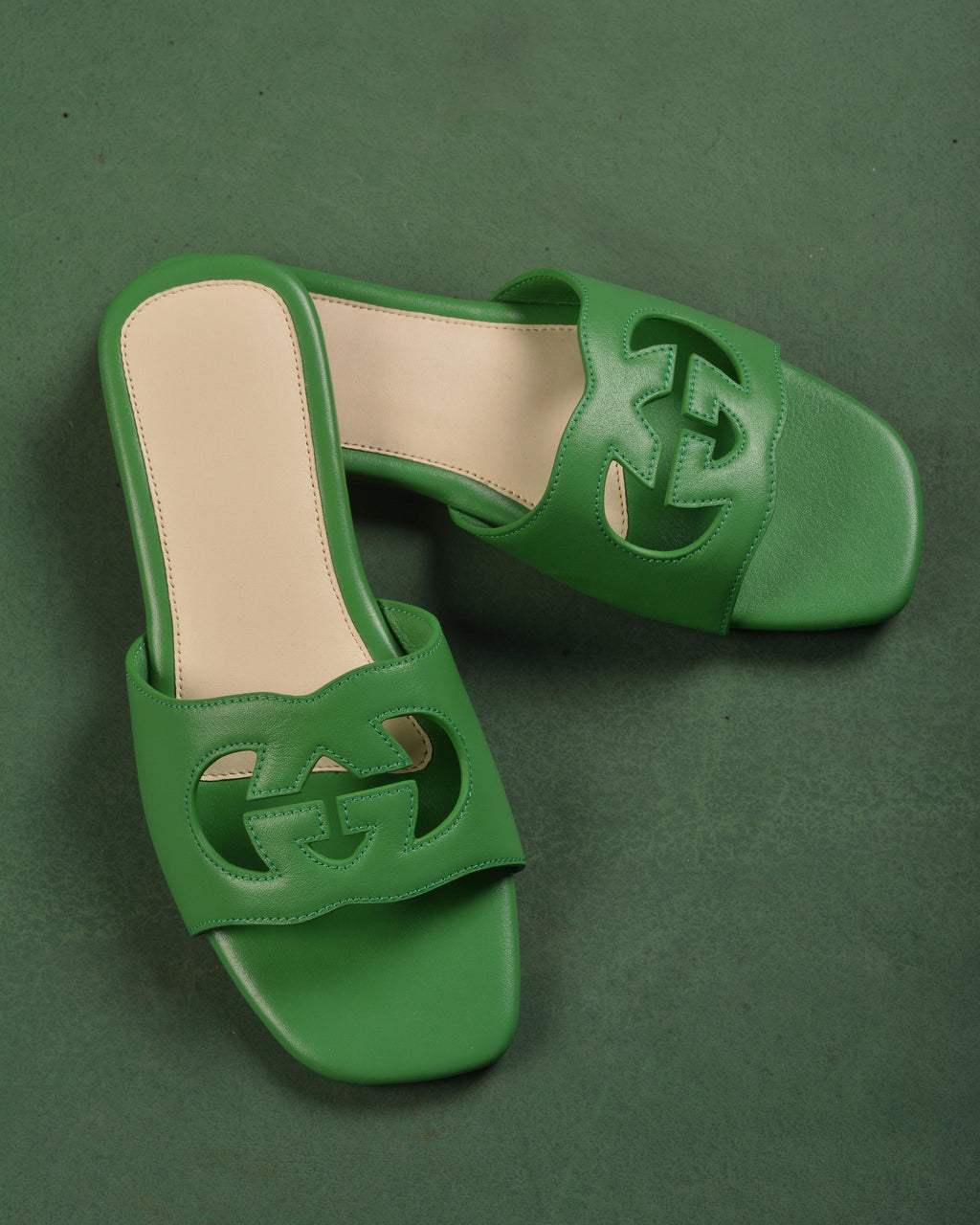 G Cut-Out Women's lnterlocking Slide Sandal GREEN